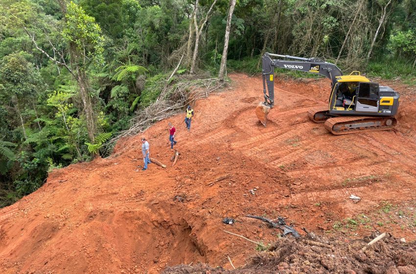  Secretaria de Obras realiza trabalhos nos bairros Brasília e 25 de Julho