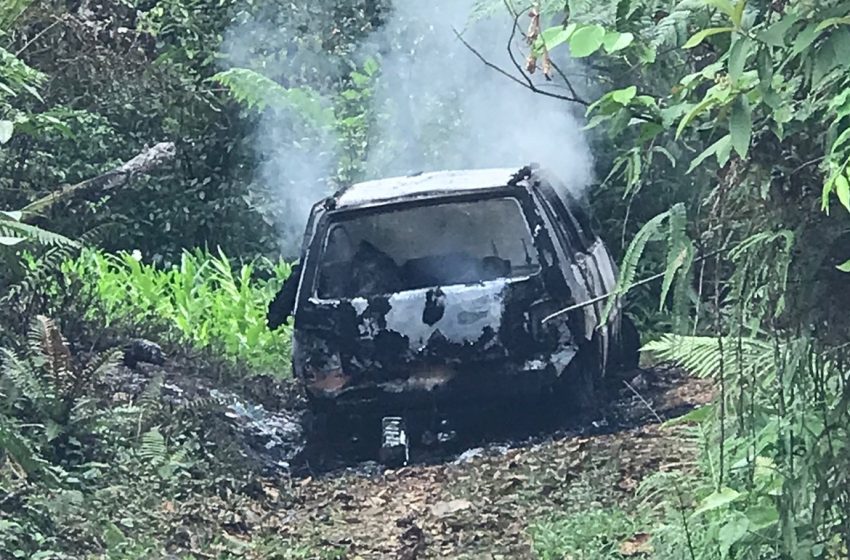  CHACINA: Carro incendiado com cinco pessoas dentro