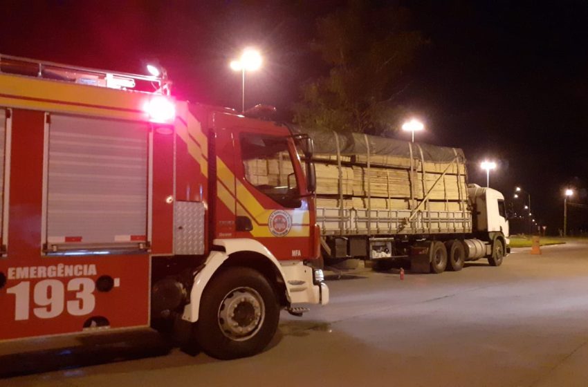  Carreta pega fogo na BR-116