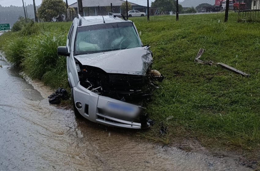  Mulher fica ferida em acidente na Rodovia Genésio Tureck