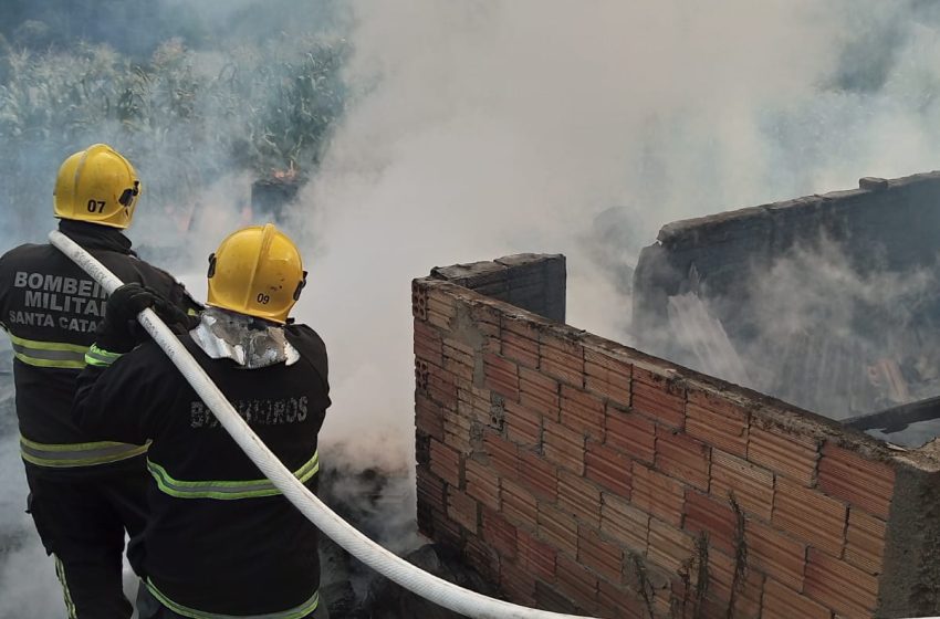  Incêndio em edificação no distrito de Volta Grande