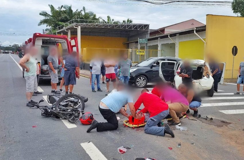  Motociclista entra em parada cardiorrespiratória após grave acidente