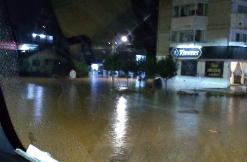  Chuvas causam estragos em Rio Negrinho