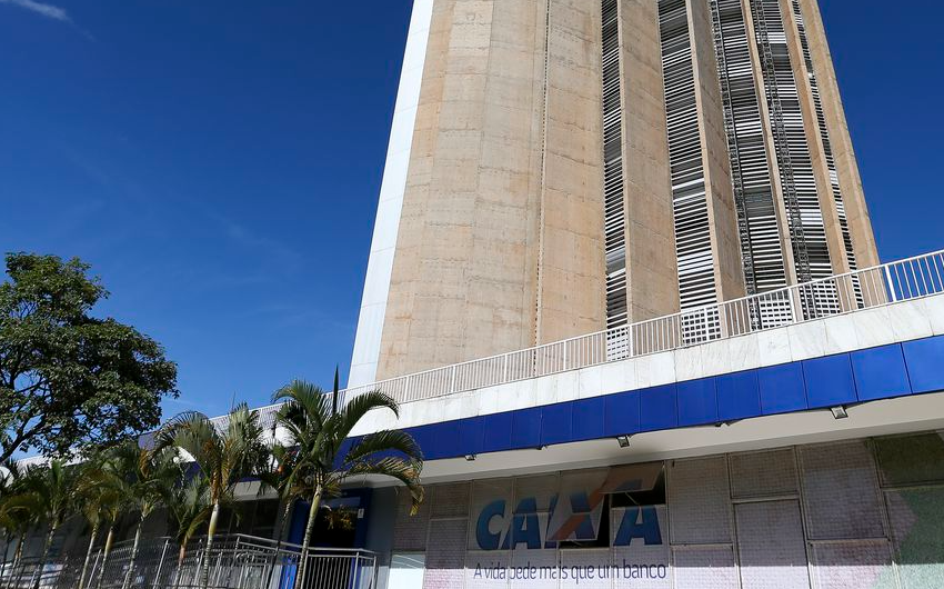  Caixa suspende crédito consignado para beneficiários do Bolsa Família