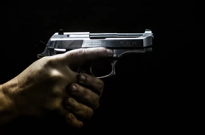  Homem é condenado a 11 anos de prisão por contratar matadores para executar o ex da esposa