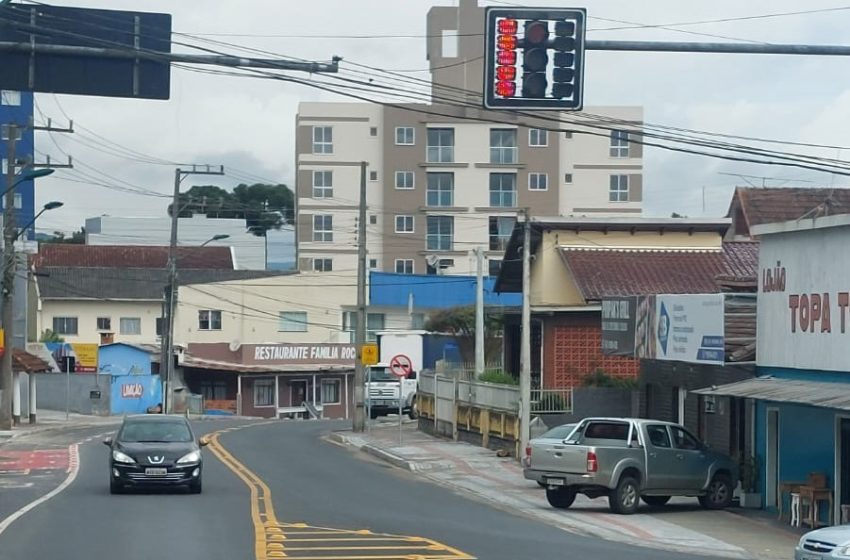  ATENÇÃO: Semáforo volta a funcionar