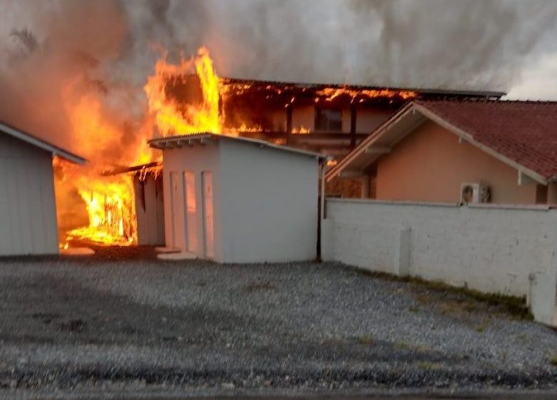  Igreja é assaltada durante incêndio