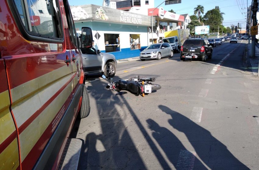  Condutor de moto se envolve em acidente no Centro de SBS