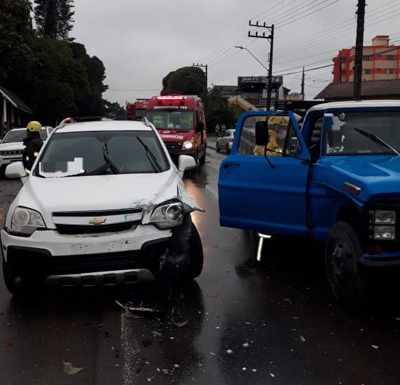  Três veículos se envolvem em acidente na BR-280