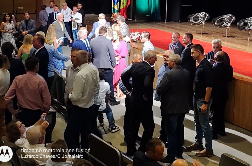  POSSE EM FLORIANÓPOLIS: teatro Pedro Ivo lotado