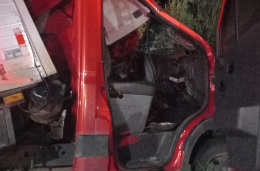  Homem gravemente ferido em Choque entre caminhões