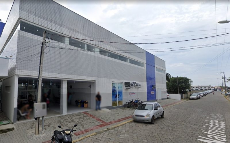  Homem morre com facada no peito após briga de casal