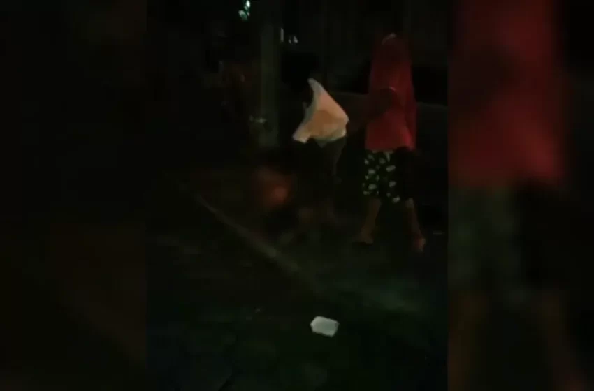  Homem é amarrado em poste e espancado após suspeita de atos obscenos