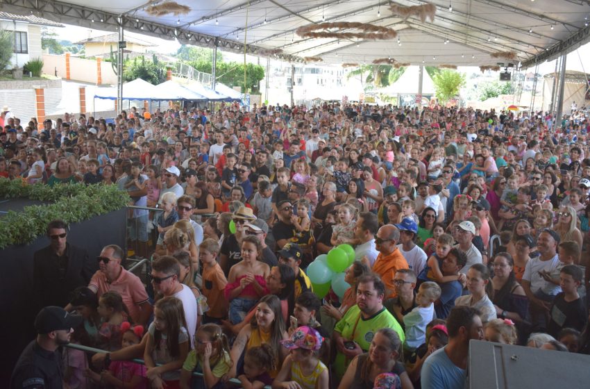  Show da dupla Rick e Renner fecha a 23ª Festa Estadual da Ovelha