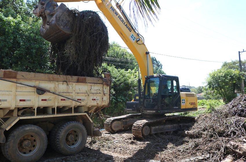  Obras reconstrói ponte destruída pelas chuvas