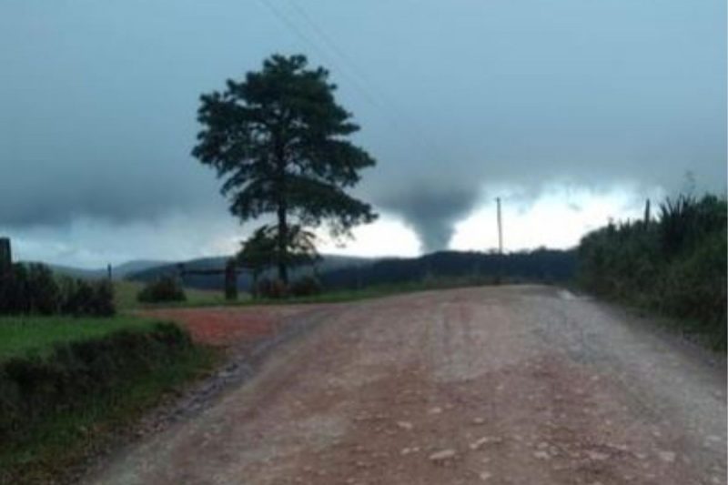  Defesa Civil confirma passagem de tornado por Campo Alegre