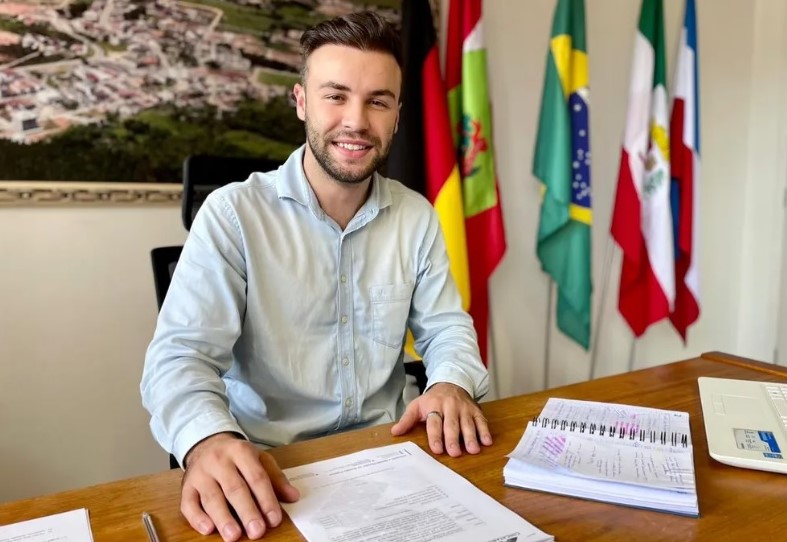  INDENIZAÇÃO: Vice-prefeito ganha na Justiça