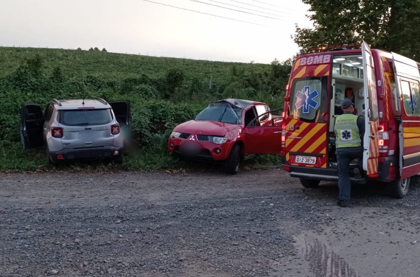 Choque entre carros na SC-418
