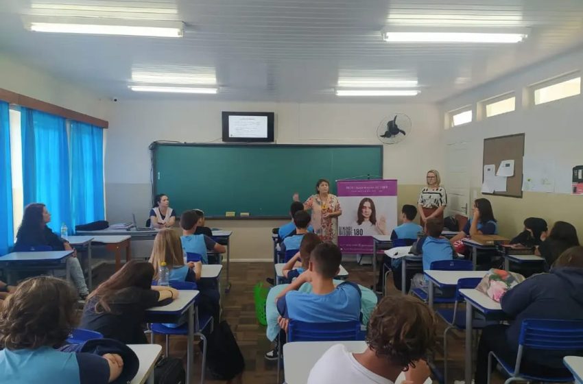  PROCURADORIA DA MULHER: Circuito de palestras na rede municipal tem início