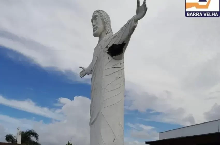 Parte do braço de estátua do “Cristo Redentor catarinense” cai e atração turística é interditada