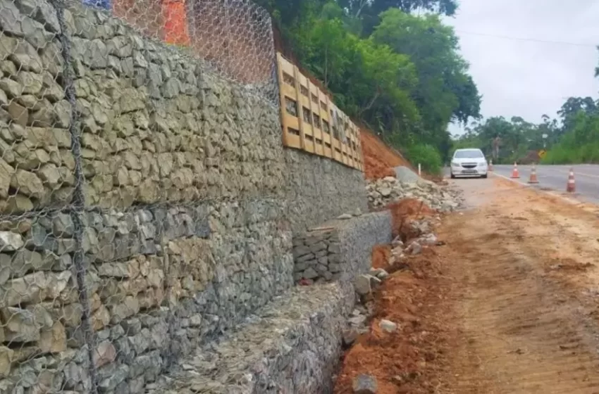  BR-280 Serra de Corupá registra nova queda de barreira
