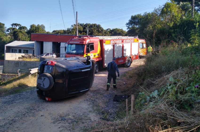  Capotamento em Rio Negrinho