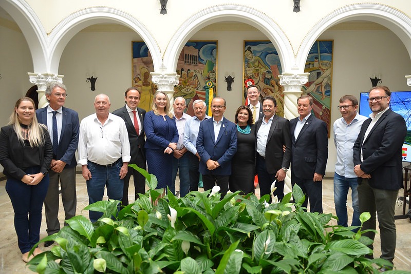  Governo estadual e Celesc anunciam a implantação de 500 km de rede trifásica em áreas rurais de SC