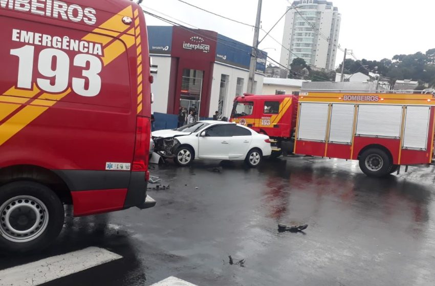  Duas Idosas são levadas ao hospital após acidente
