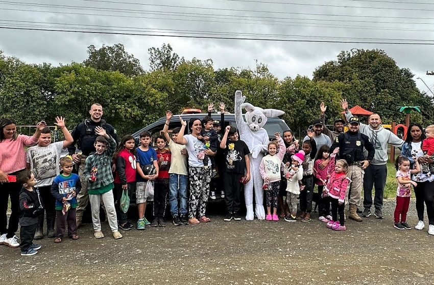  PRFs e voluntários distribuem chocolates para crianças carentes em Mafra