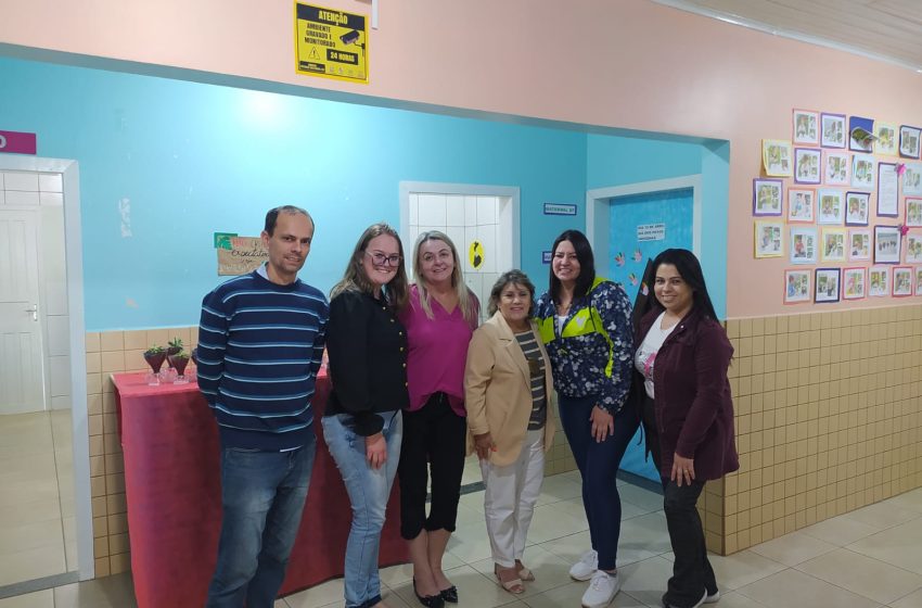 Presidente do legislativo acompanha entrega de reforma em creche