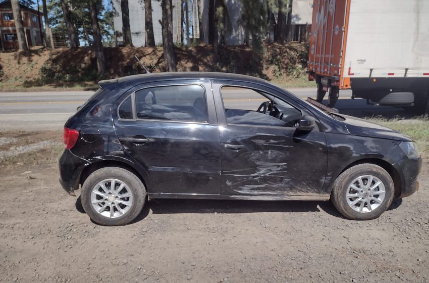  Caminhão e carro colidem na BR-280