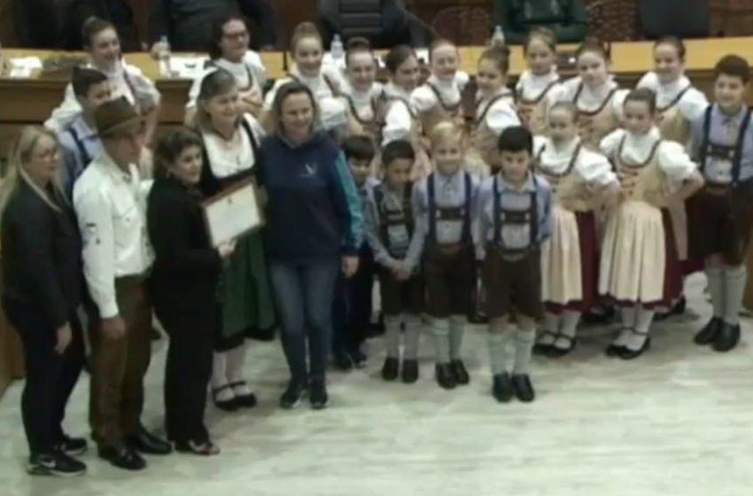  Grupo Folclórico Germânico E.E.B São Bento recebe moção de aplauso