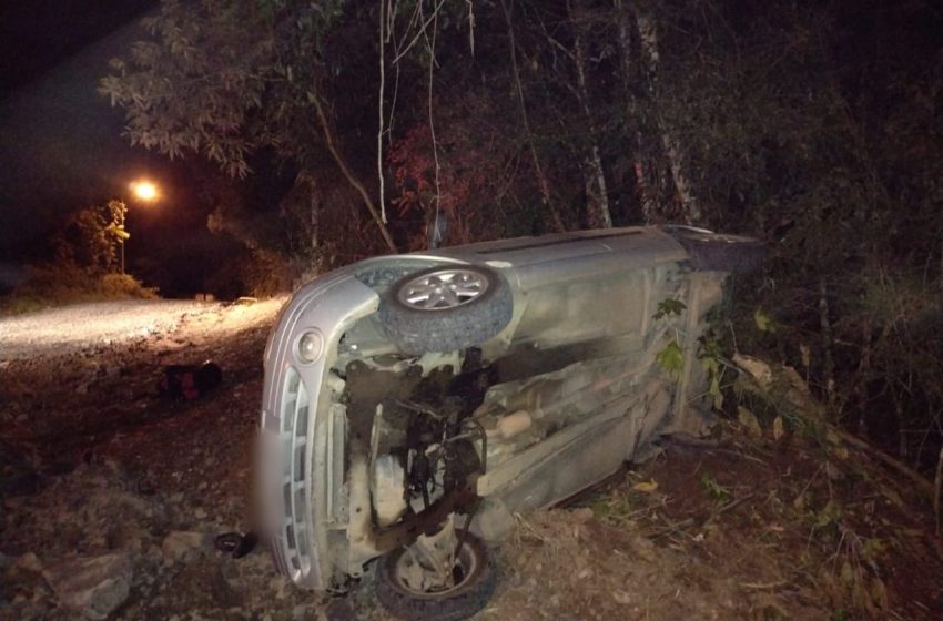  Capotamento resta em uma pessoa ferida