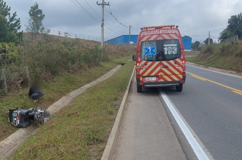  BR-280: motoqueiro fica ferido em acidente