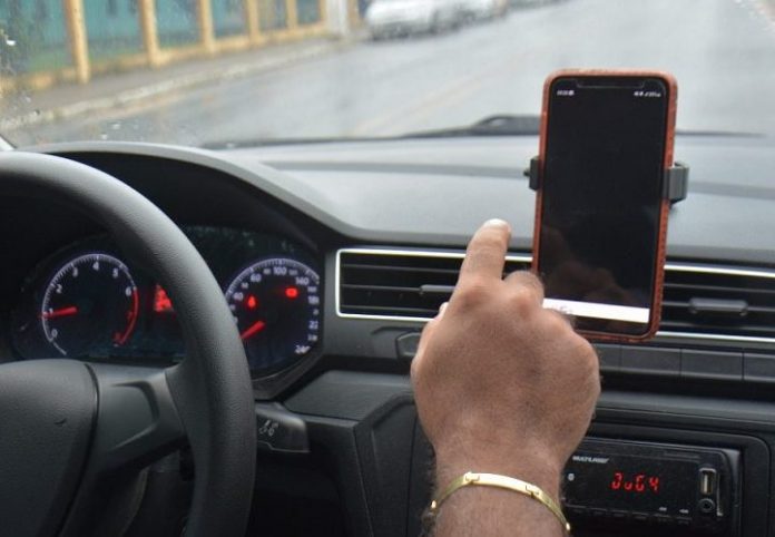  Na mira de revólver motorista de aplicativo é vítima de roubo