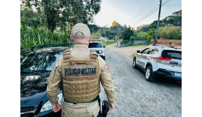  Polícia Militar encontra carro furtado no bairro Serra Alta