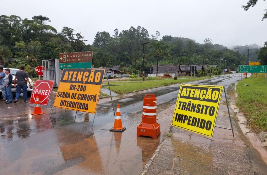  Com segundo deslizamento, BR-280 continua interditada em Corupá