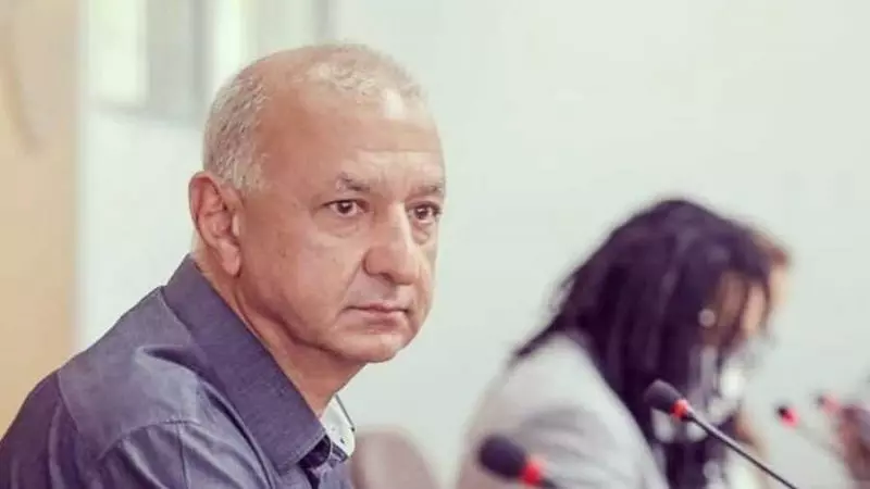  Após casar com adolescente, prefeito de Araucária (PR) deixa partido