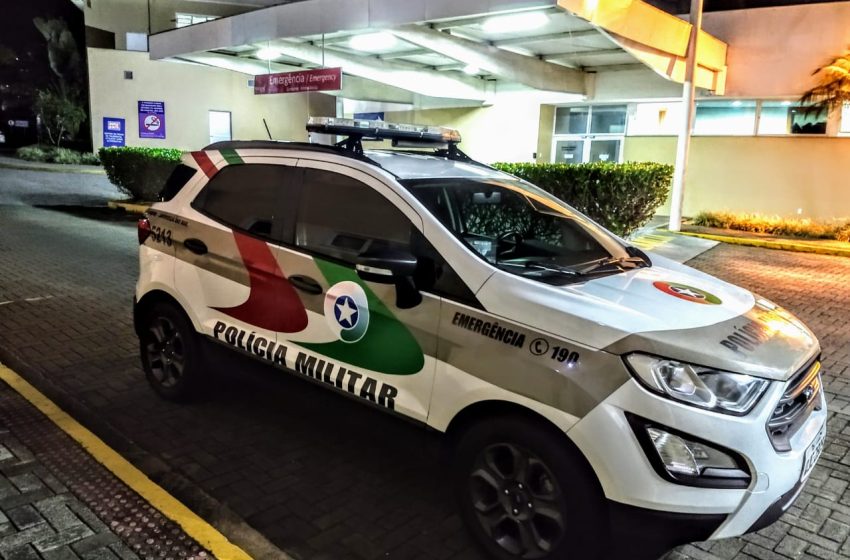  Mulher é presa no hospital após tentar matar o companheiro com facada