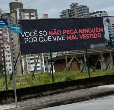  Marketing reverso? ‘Alfinetada’ em outdoor de Brusque chama a atenção e gera reação