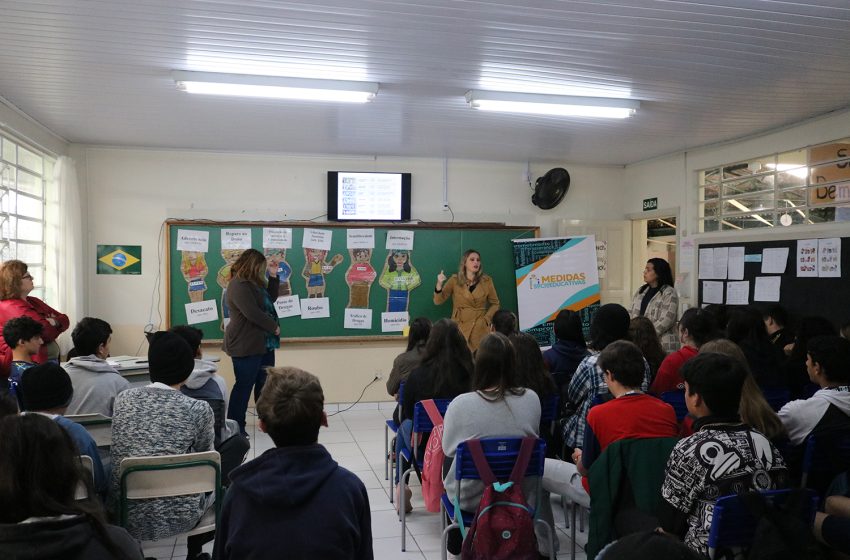  Alunos da EBM Newton Mendes recebem orientações sobre o ECA