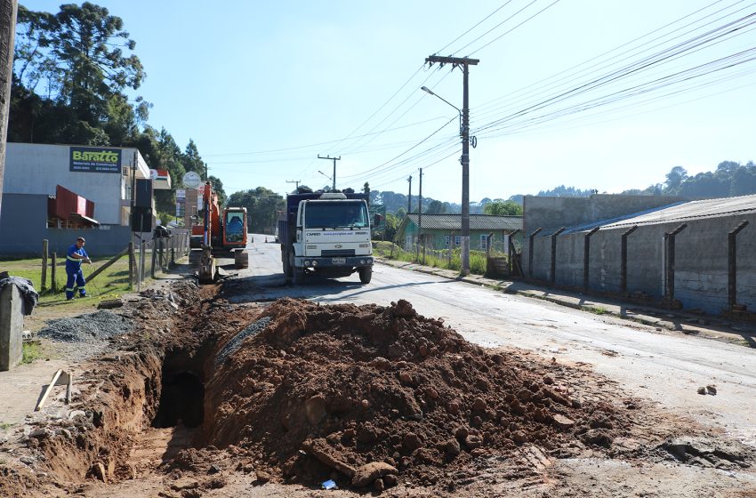  Trecho da rua José Rückl interditado para obras
