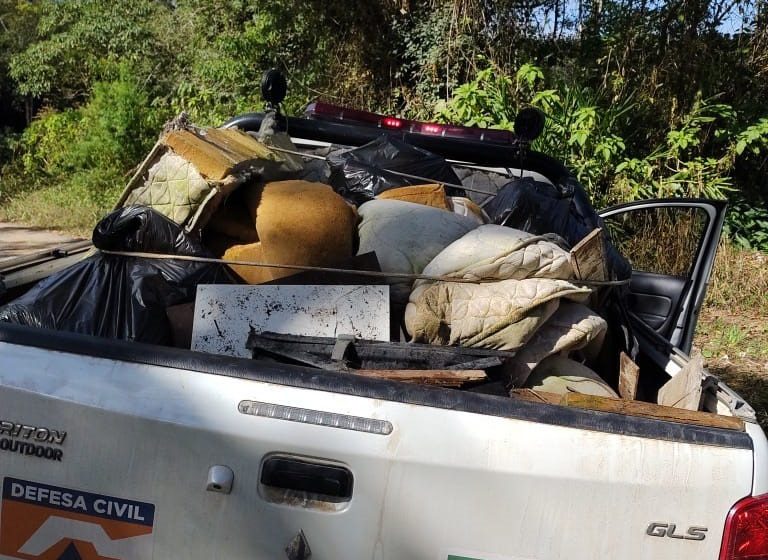  Limpeza de área verde no bairro Cruzeiro