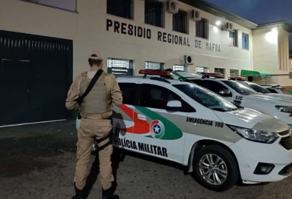 Homem é preso pela PM na rua Mathias Nossol