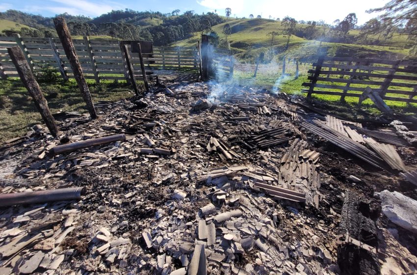  Suspeita de incêndio criminoso na madrugada de segunda-feira