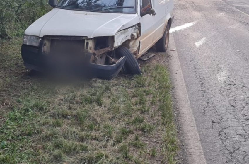  BR-280: Colisão lateral seguida de capotamento deixa um ferido