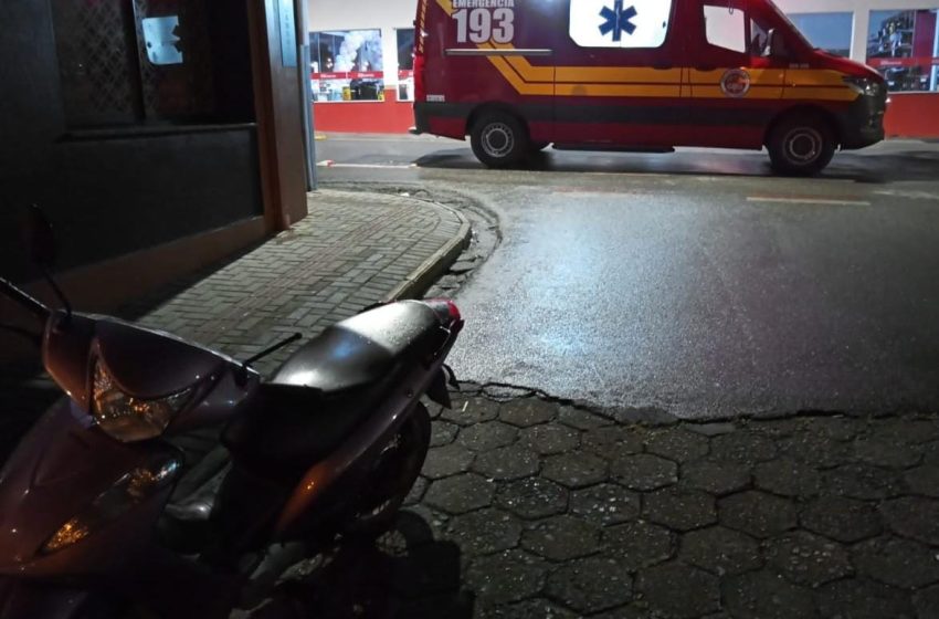  Queda de moto no centro deixa uma pessoa ferida