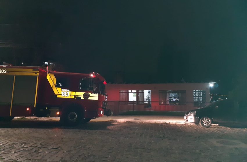  Chuveiro pega fogo e quase causa uma tragédia