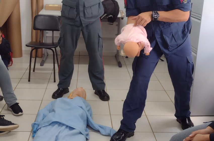  CORPO DE BOMBEIROS: palestra e treinamento em escola