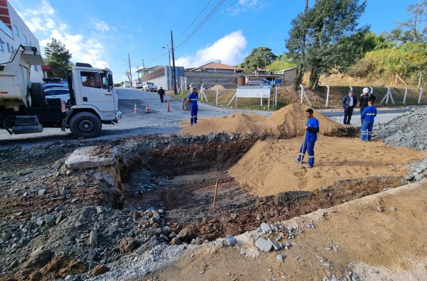  RUA DAS NEVES: Um metro e meio de escavações